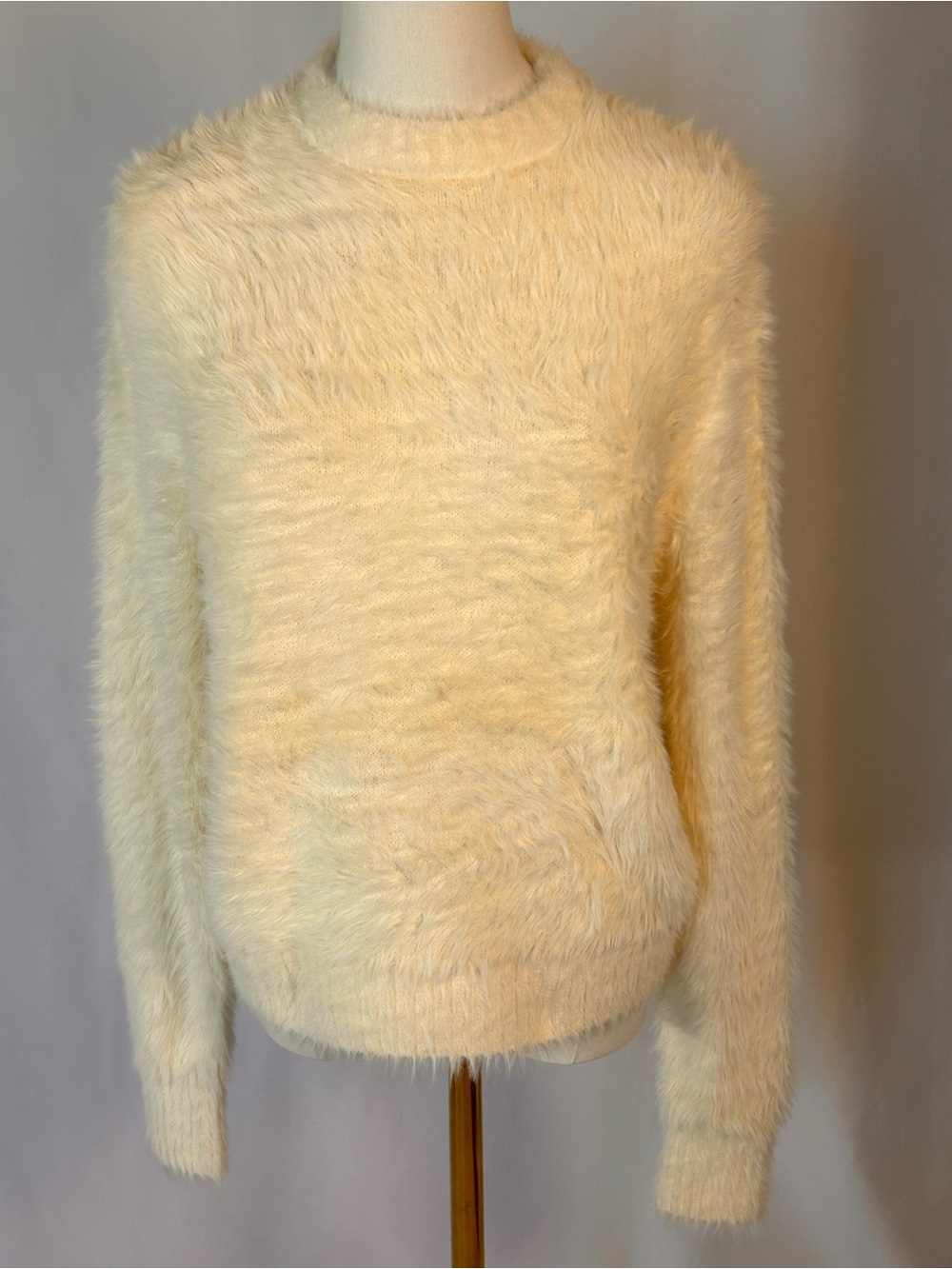 Women's Cream Fuzzy Crewneck Sweater - Soft Pullover Size M. NWT